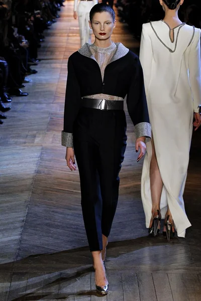 Look 32